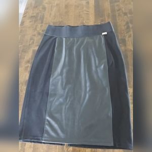 Woman’s black leather/spandex pencil skirt Calvin Klein XL power stretch
